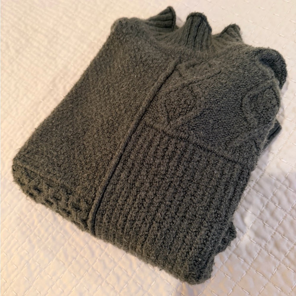 American Eagle Outfitters Olive Knit Sweater X Small